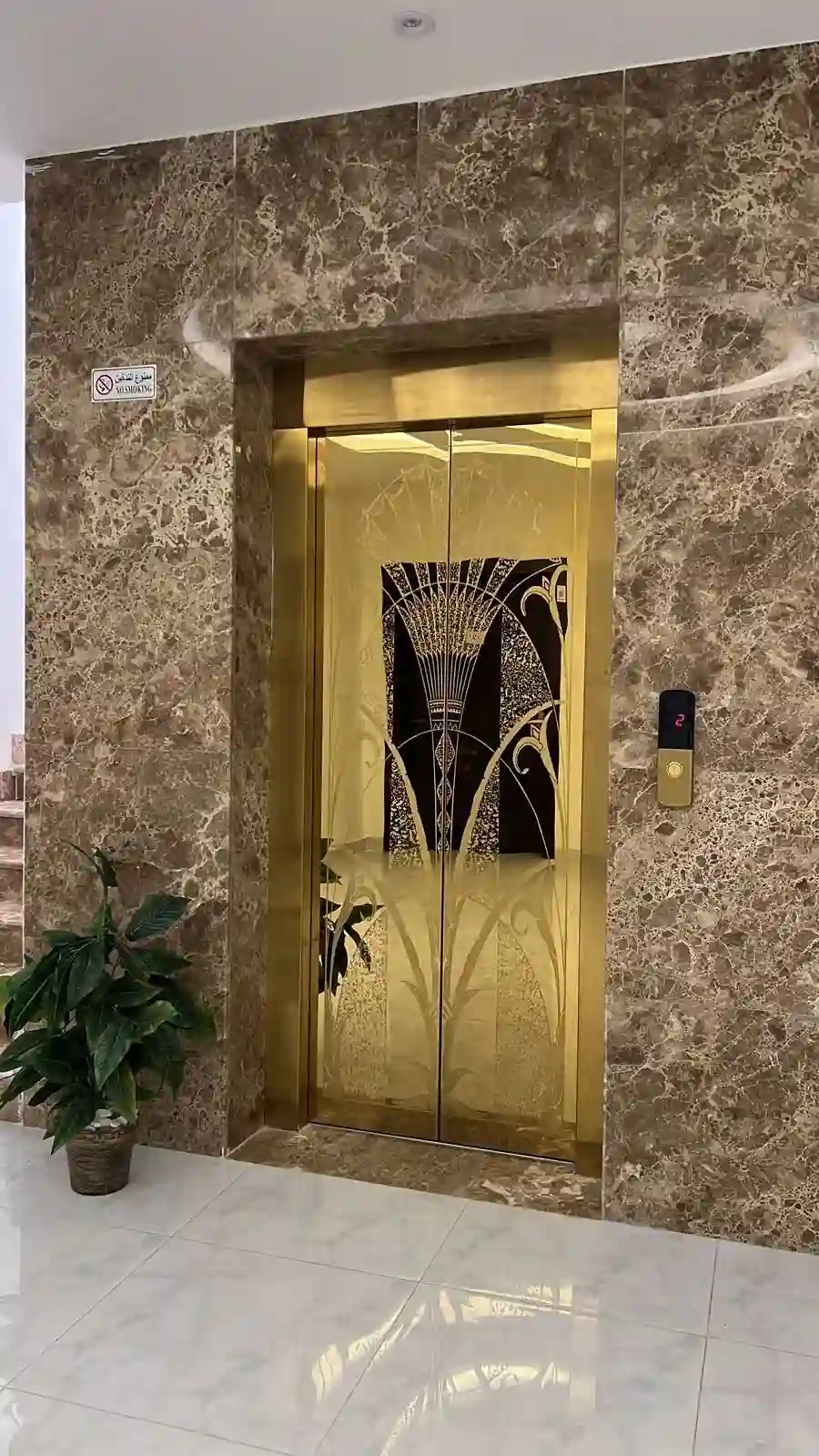 كابينة مصعد تجارية - رواد الثقة